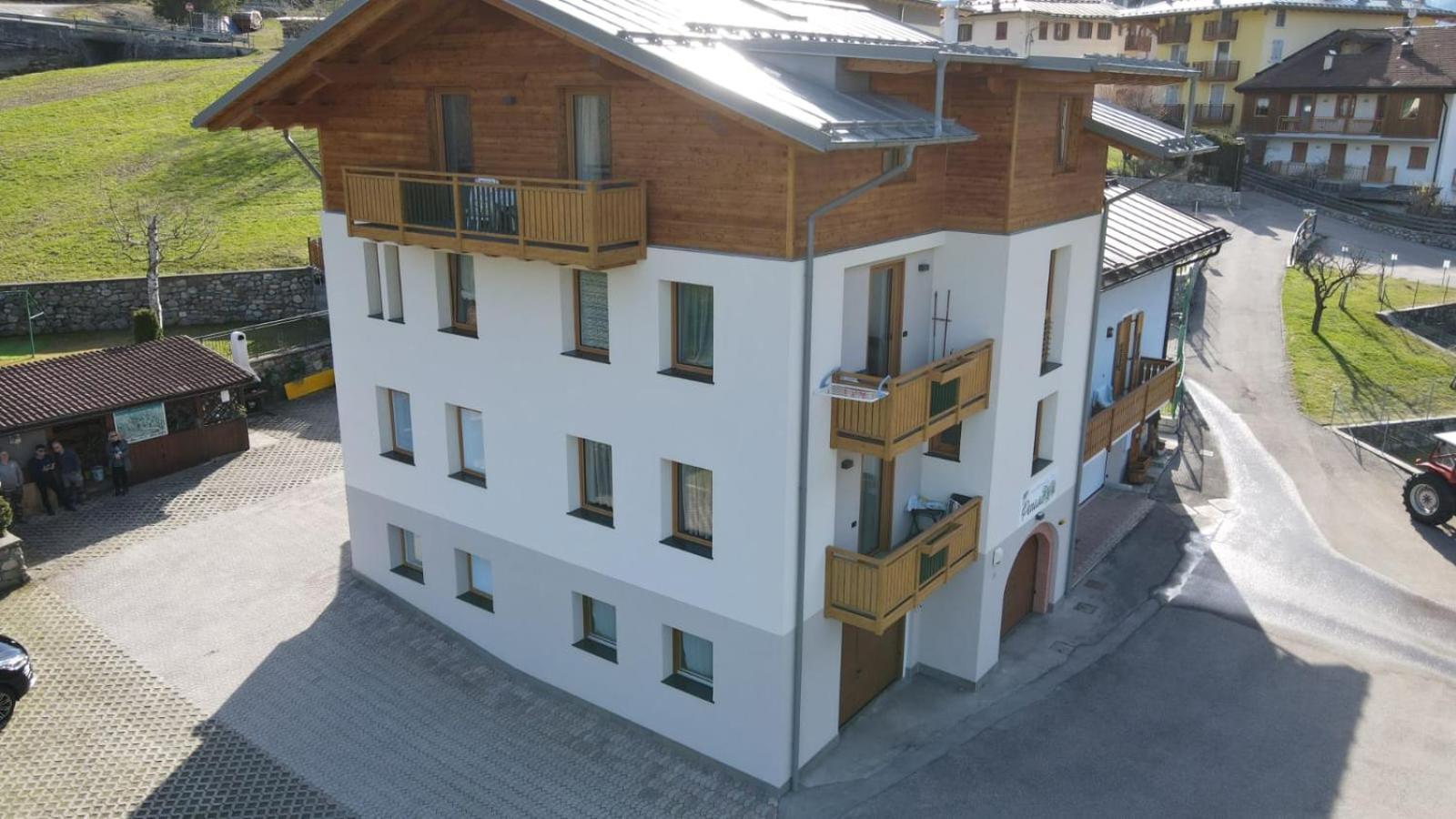 Appartamenti Penasa Renato Commezzadura Exterior foto